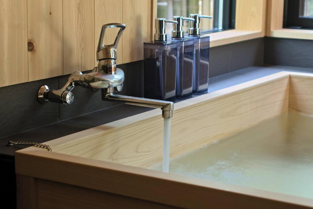 Hinoki No Ie - Cottage With Natural Hot Spring In A Cypress Bathtub Shika Eksteriør billede
