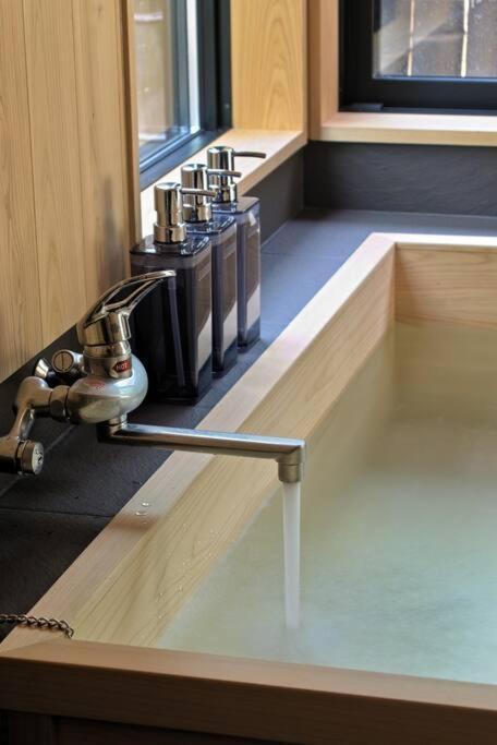 Hinoki No Ie - Cottage With Natural Hot Spring In A Cypress Bathtub Shika Eksteriør billede